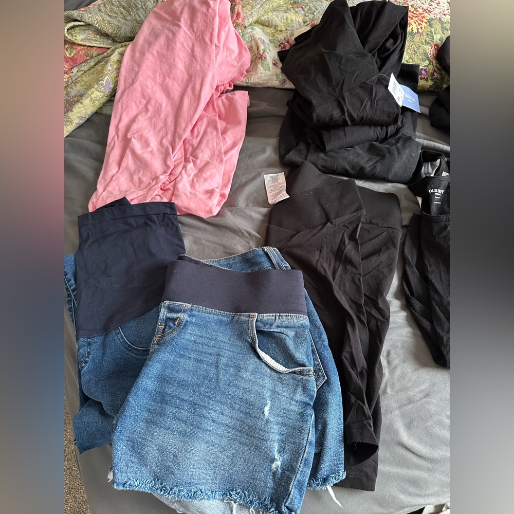 Maternity Clothes - image 3